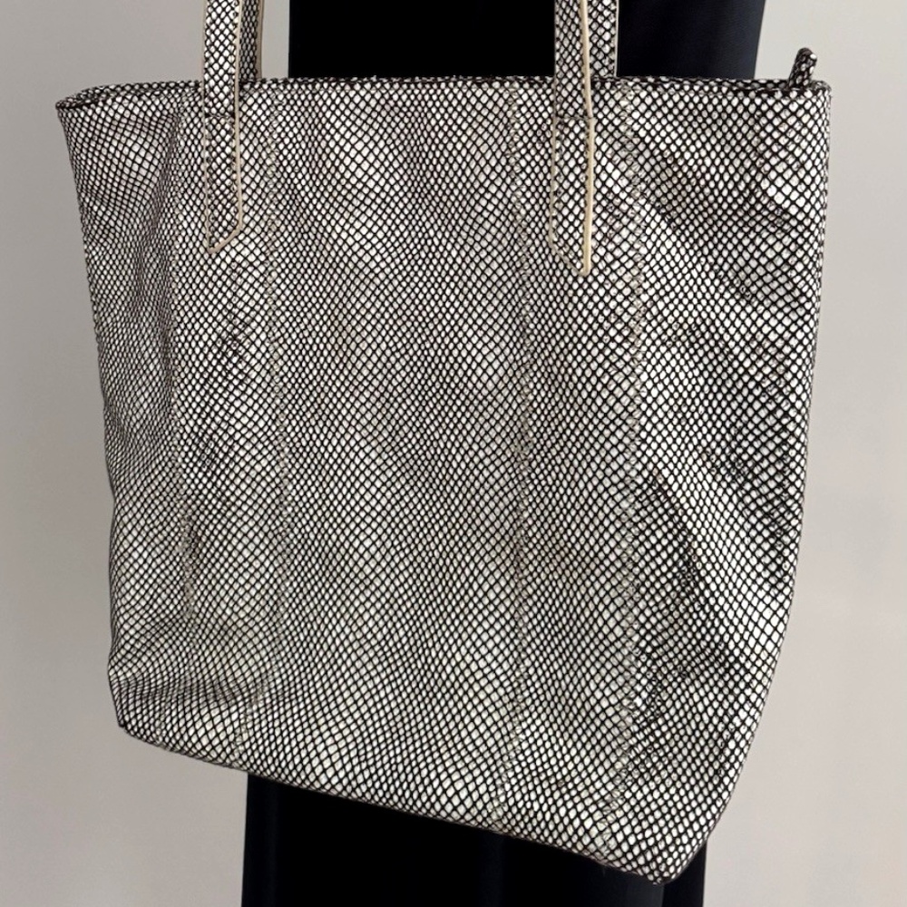 Sondra Roberts Squared Black White Gold Shiny Tote Shoulder Handbag Zip Close